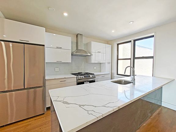 2nd image of 2781 Ocean Ave #6K