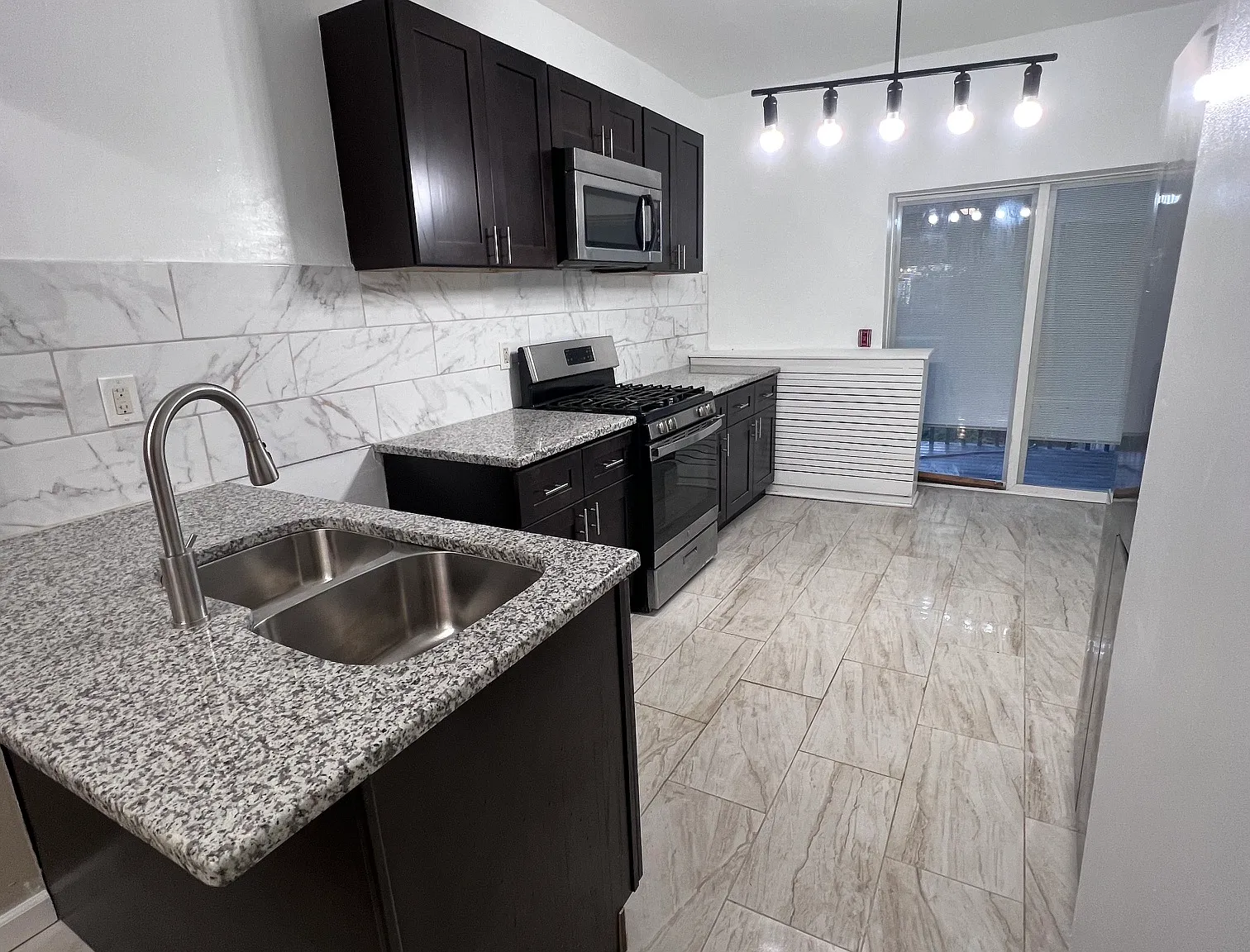 3 bed, 1300 sqft, $1,500 — Photo 2