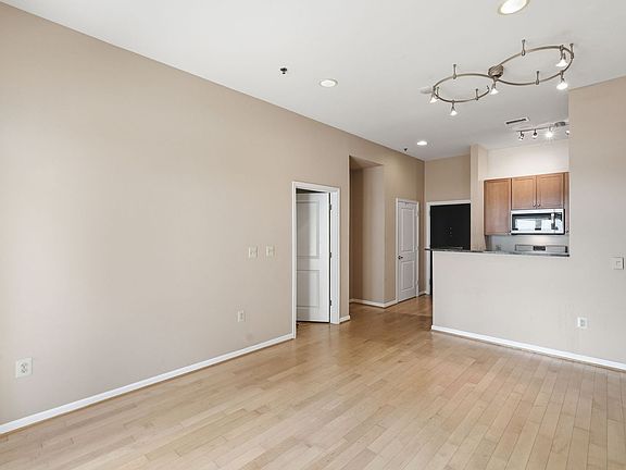 5th image of 309 Holland Ln Unit 211