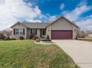 1894 Fountainbleu Dr, Worden, IL 62097