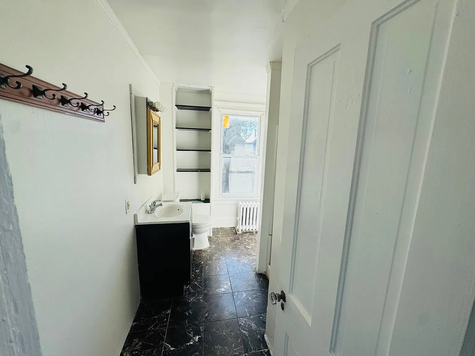 6 bed, 2263 sqft, $7,600 — Photo 4