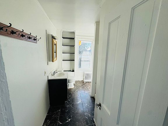 4th image of 51 Mine St