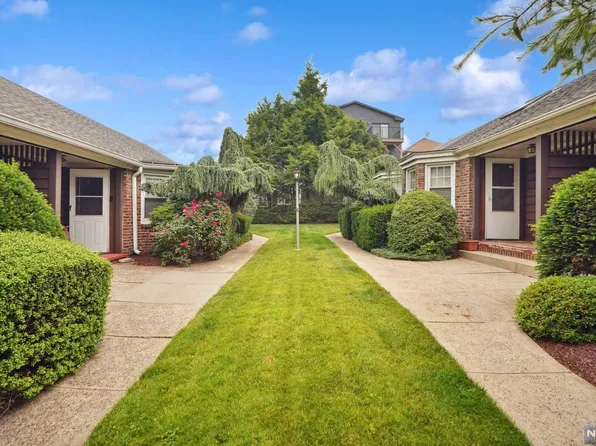 61 W Columbia Ave APT 4, Palisades Park, NJ 07650