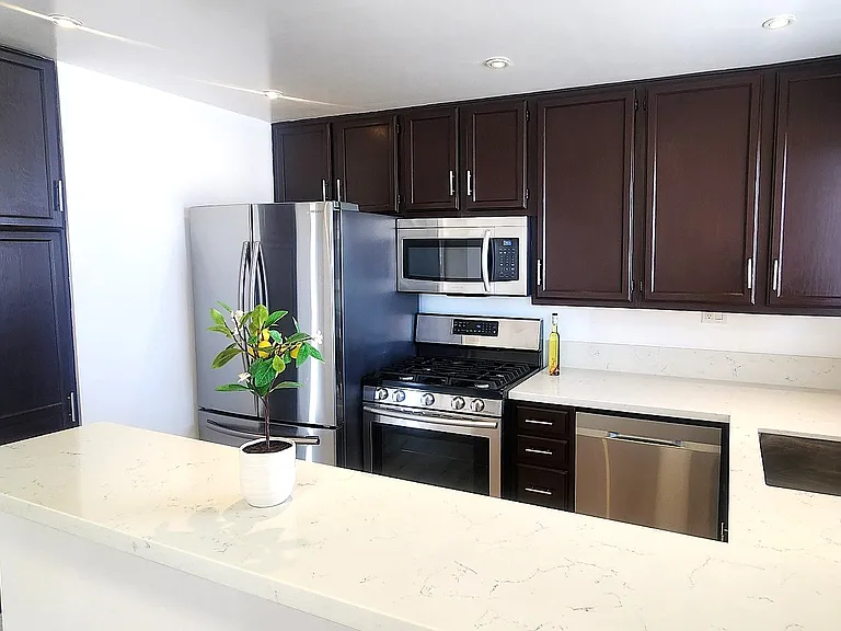 10401 Wilshire Building — Photo 14