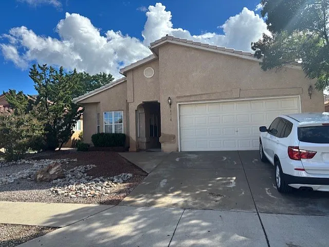 3 bed, 1900 sqft, $2,200 — Photo 1