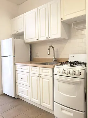 Rented by Waverly Realty Associates | media 73