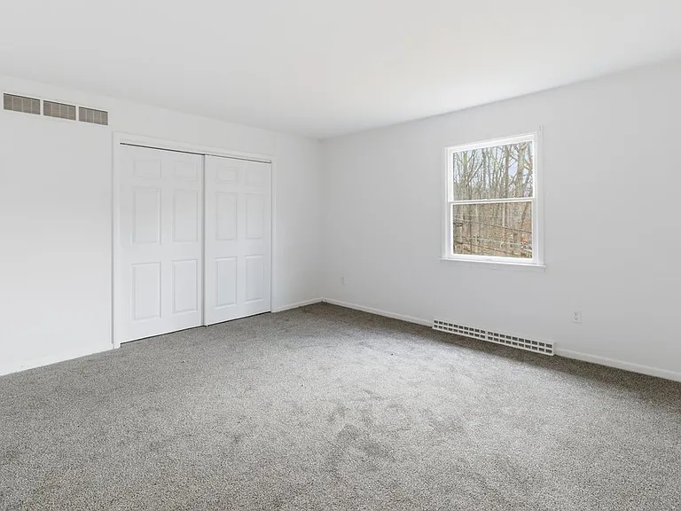 1273 Chateau Dr — Photo 15