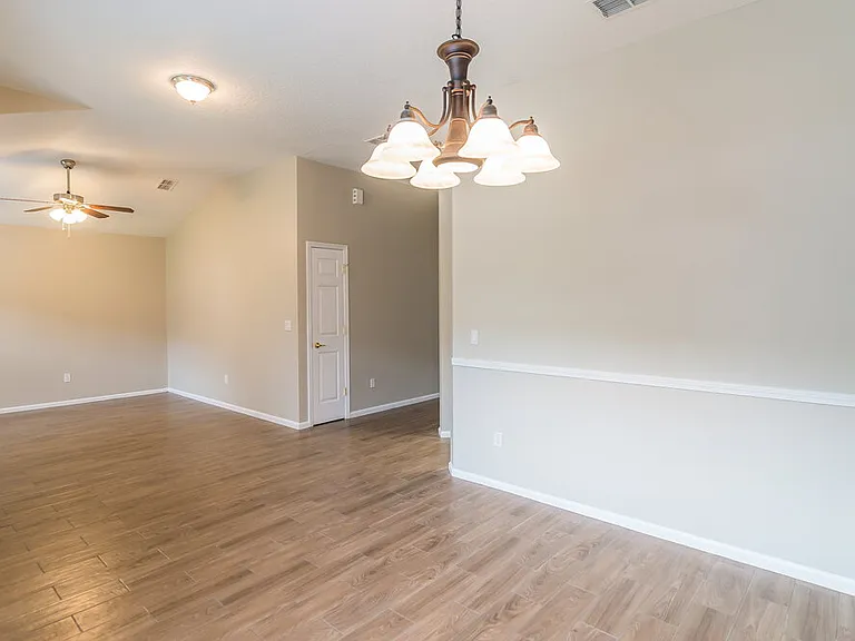 3243 Wandering Oaks Dr — Photo 4
