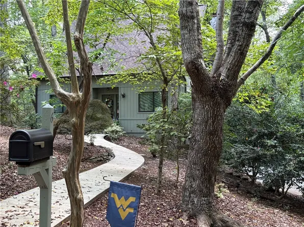 6 Crest Dr, Salem, SC 29676