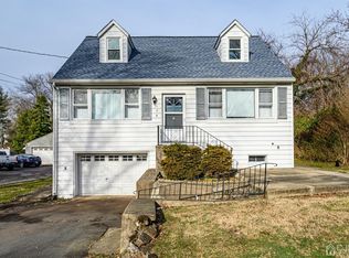126 Flock Rd, Hamilton, NJ 08619