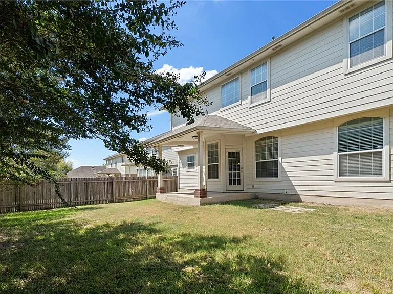 2633 Bolton St — Photo 17