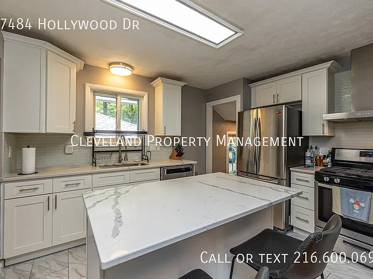 27484 Hollywood Dr — Photo 13