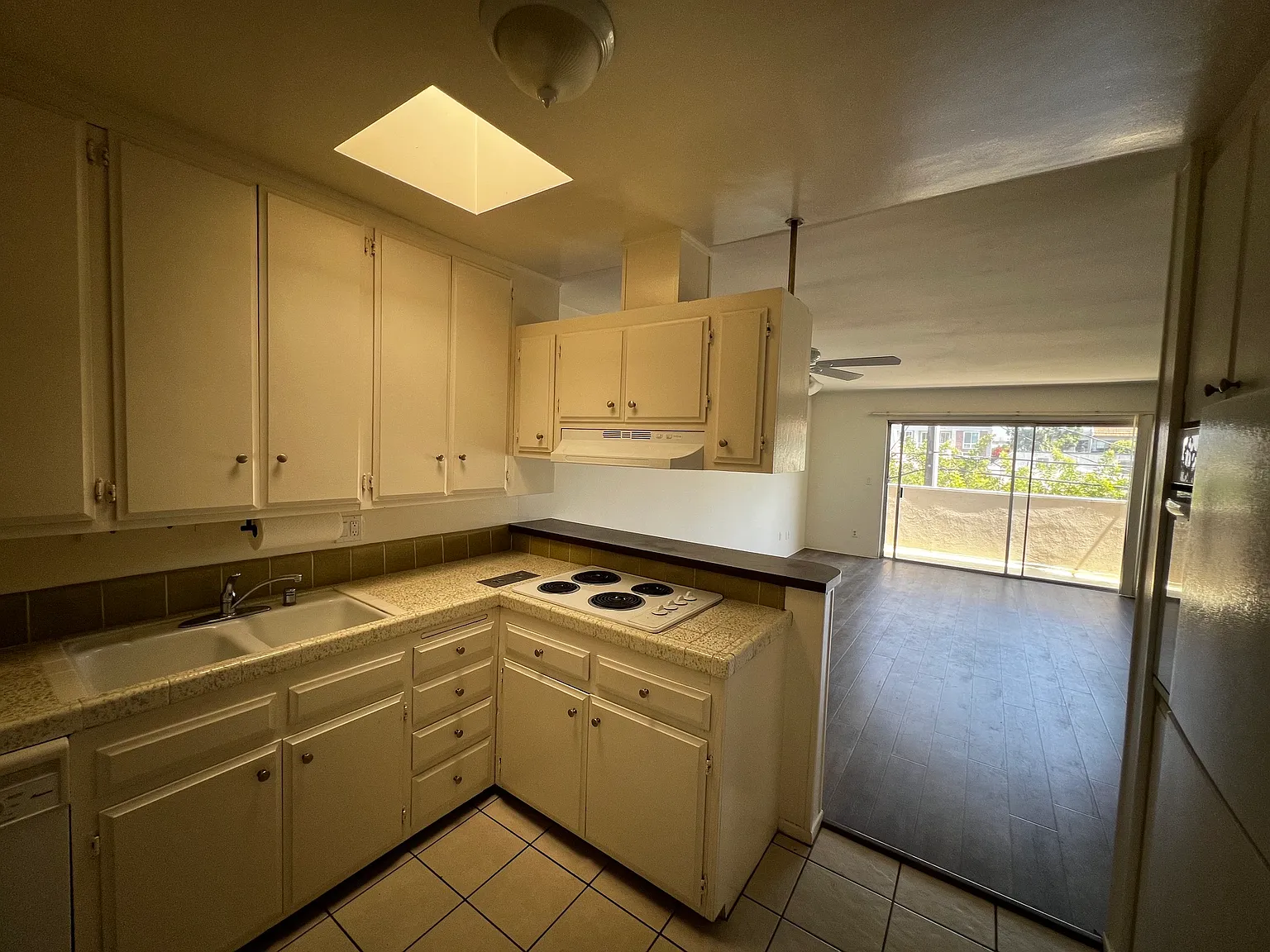 2 bed, $3,200 — Photo 4