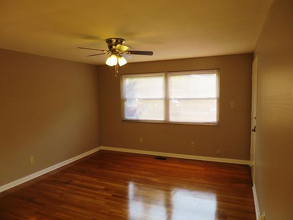 3rd image of 187 Delhi Ave