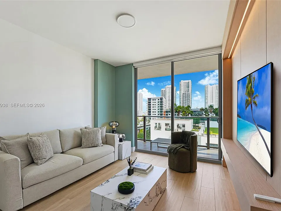 90 NE 32nd St #810