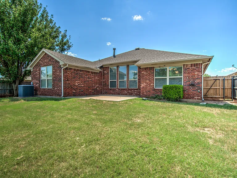 16024 Okalee Ln — Photo 23