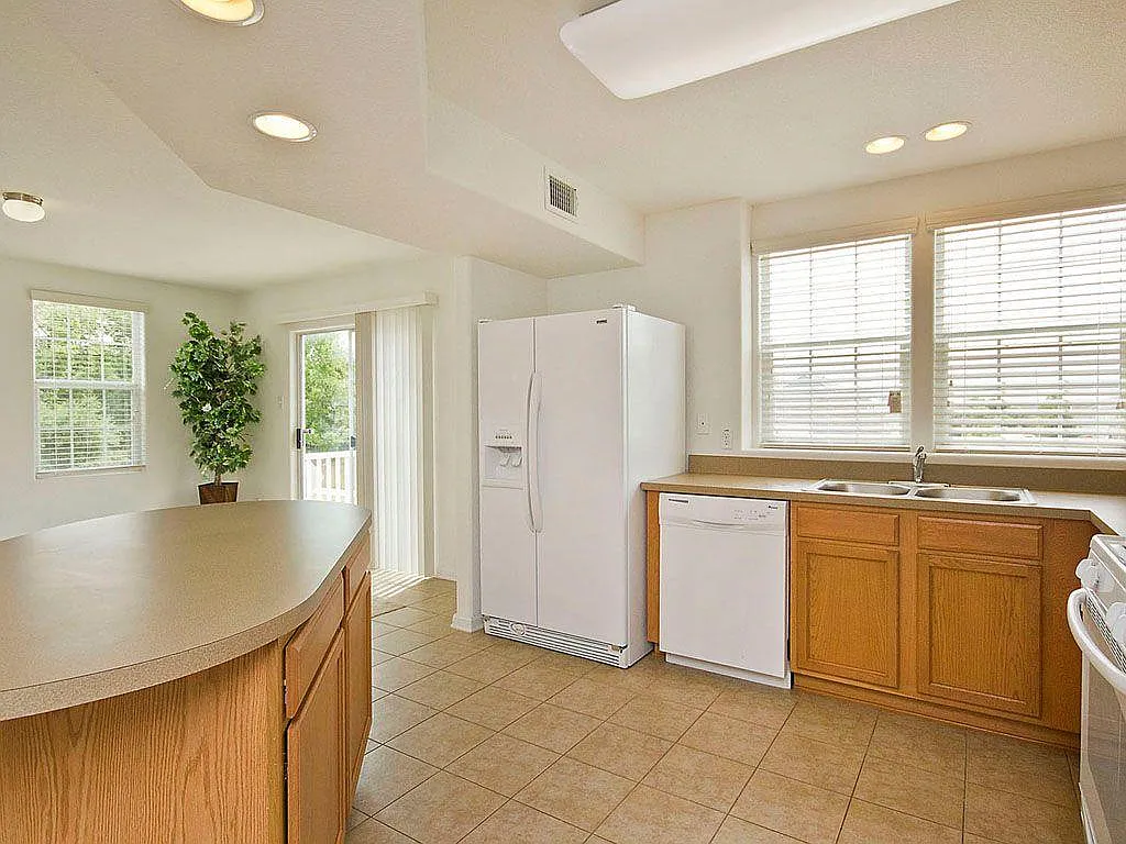 2 bed, 2.0 bath, 1082 sqft, $1,450 — Photo 4
