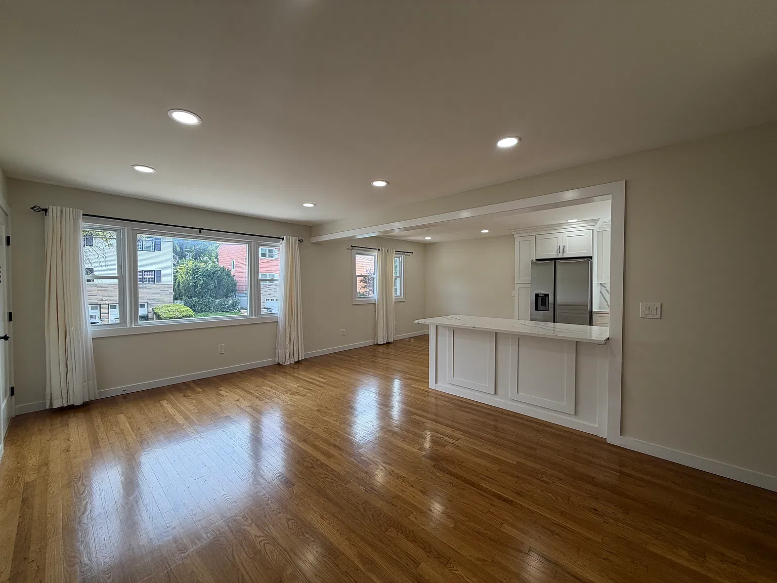 3 bed, $3,500 — Photo 2