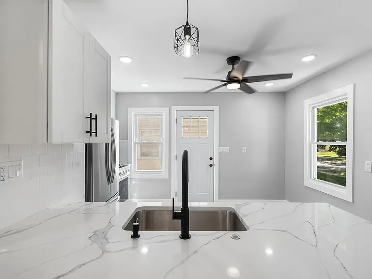 601 Dewey St #1 — Photo 3