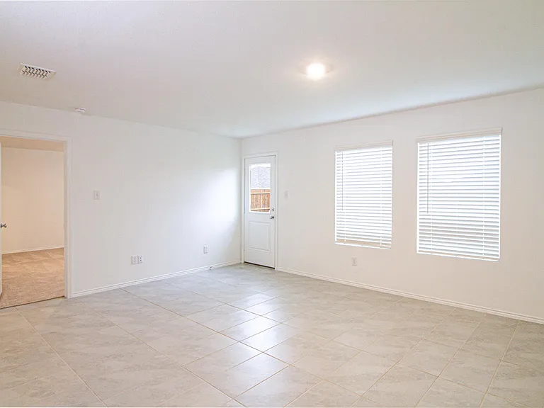 404 Dewberry St — Photo 8