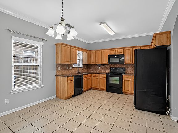 2nd image of 265 Oxmoor Pl