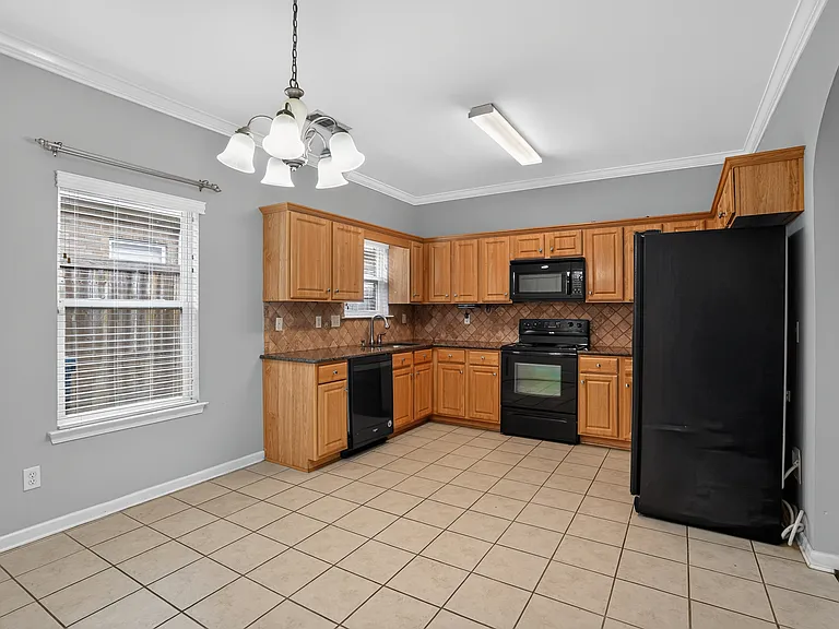 265 Oxmoor Pl — Photo 2