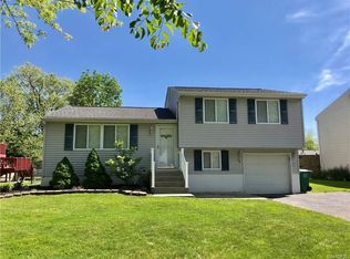 98 Forestal Dr, Hamburg, NY 14075