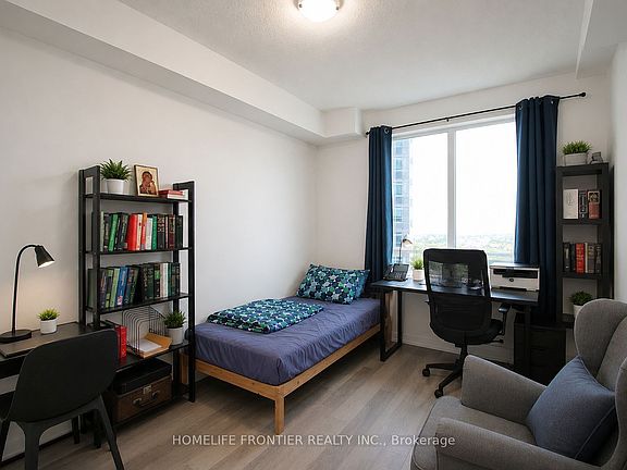 5th image of 7165 Yonge St #1810
