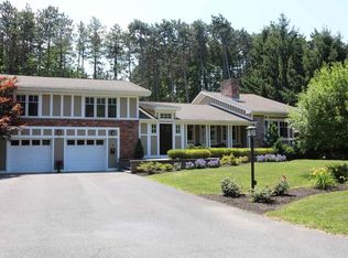 18 Chestnut Hill Rd N, Loudonville, NY 12211
