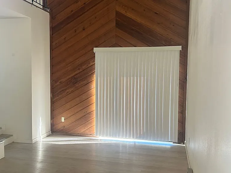 1315 E Broadway St — Photo 3