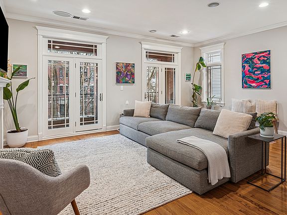 5th image of 3248 N Kenmore Ave APT 3