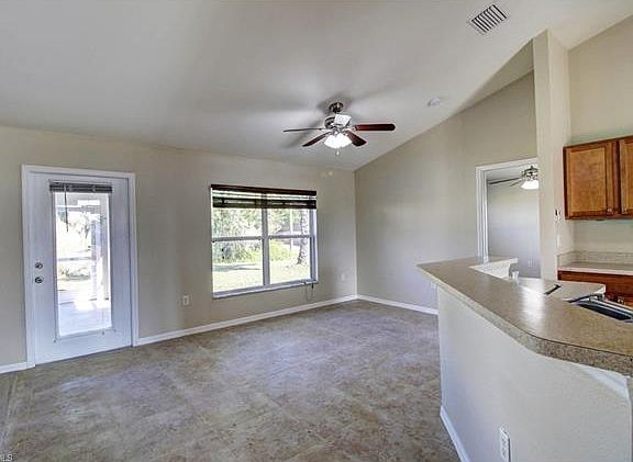 4th image of 2123 NE 19th Pl