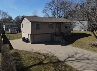 1111 Village Farm Ct, Iowa City, IA 52240