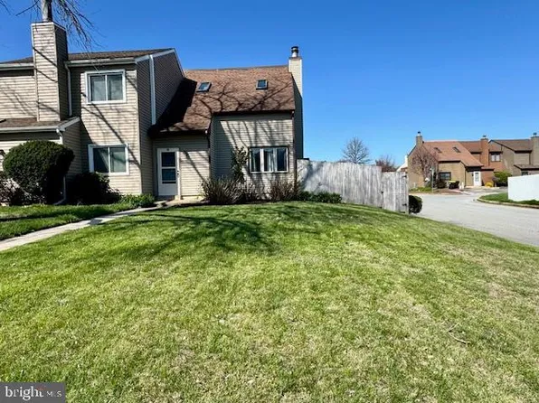 49 E Green Valley Cir, Newark, DE 19711