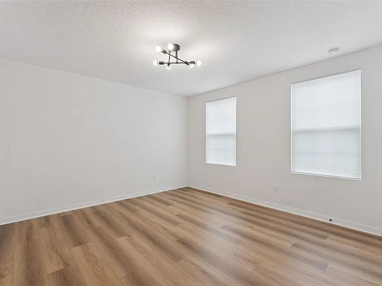 756 Steerview St — Photo 13