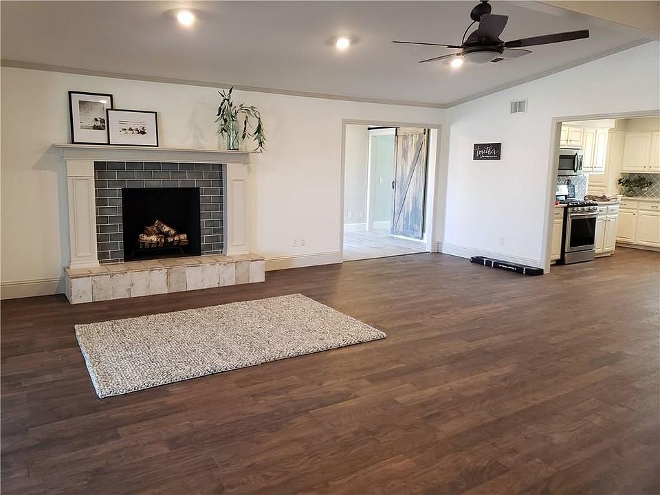 1st image of 1501 Lakeshore Dr
