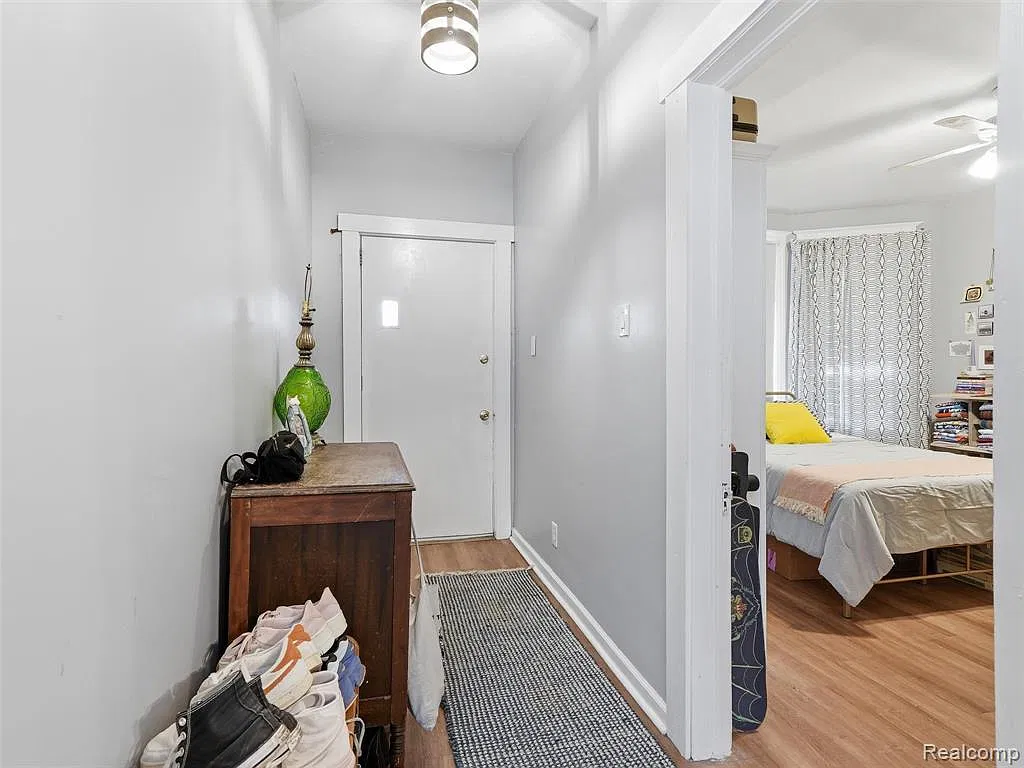 3 bed, 1100 sqft, $1,350 — Photo 2