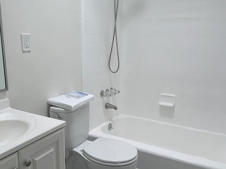 1228 N McCadden Pl #5 — Photo 5