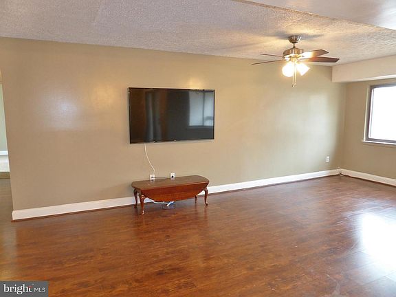 3rd image of 3807 Laramie Pl APT G