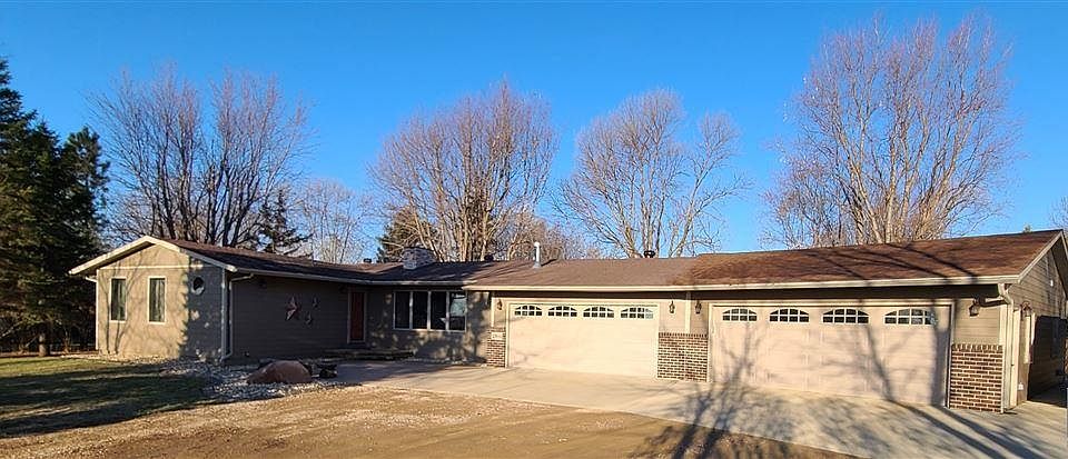 1st image of 27011 Reynolds Pl