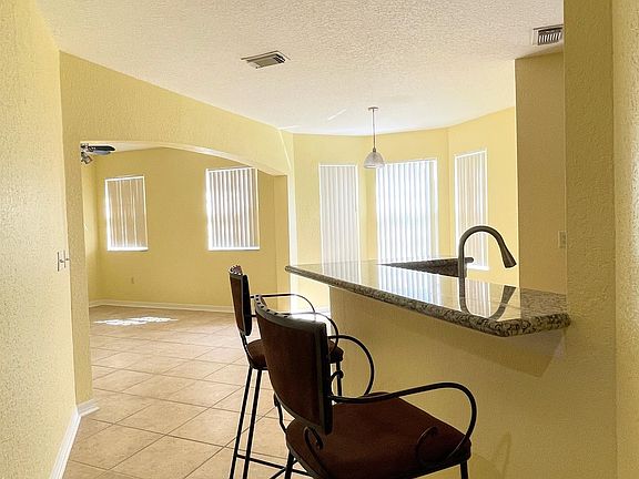 4th image of 132 SW Peacock Blvd APT 201-17-201
