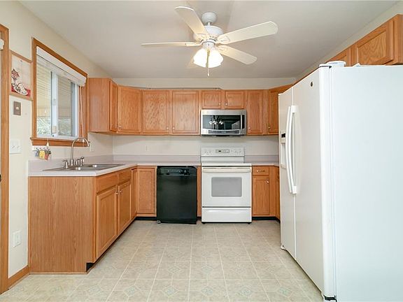 3rd image of 212 Beazley Dr