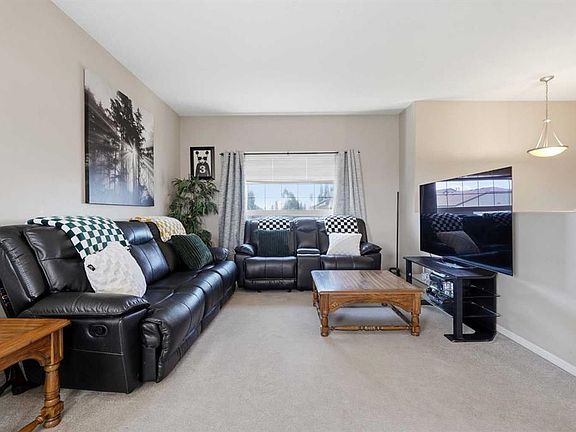 4th image of 228 W Jenner Cres