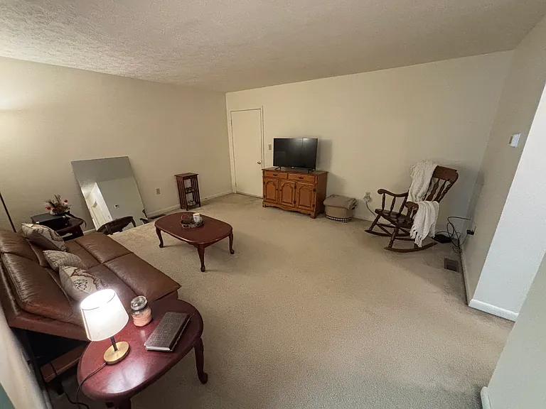 1110 Madison Ave #10 — Photo 4