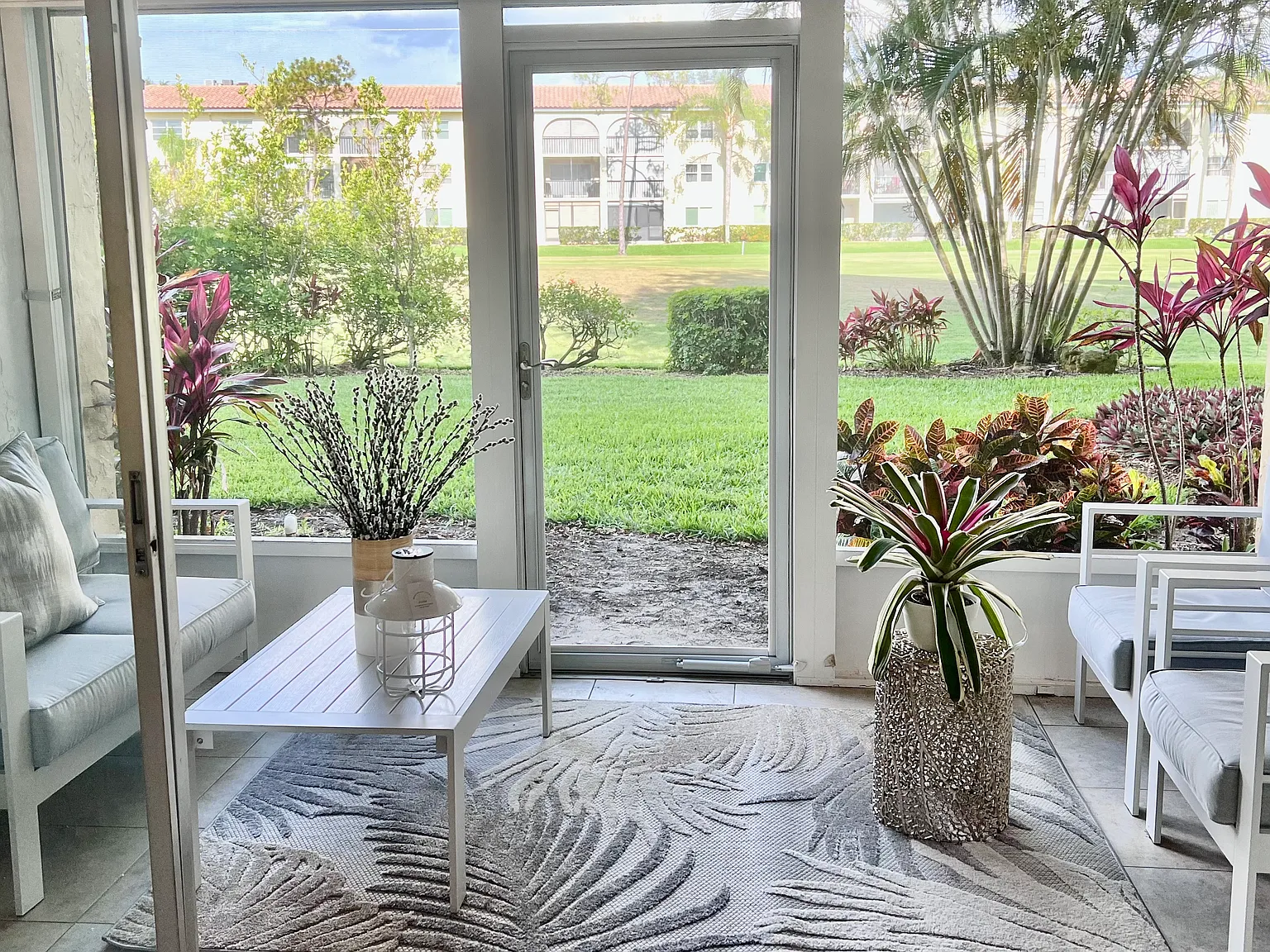2 bed, 1110 sqft, $2,100 — Photo 2