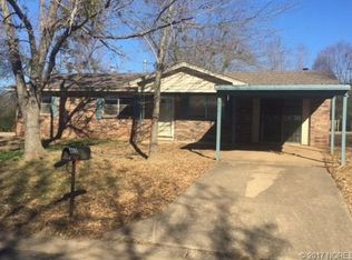 615 Meadow Lark Dr, Sallisaw, OK 74955