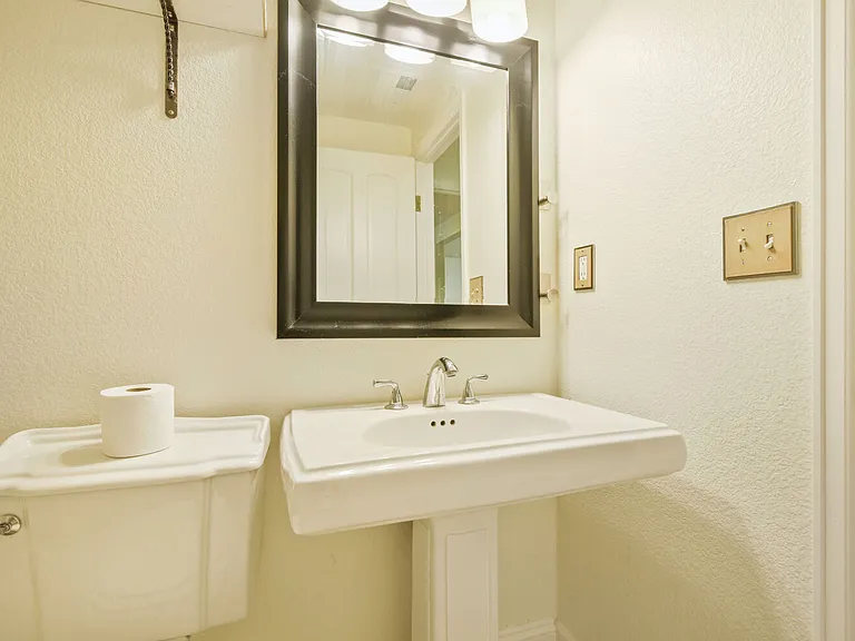 7079 S Curtice St #BASEMENT — Photo 14