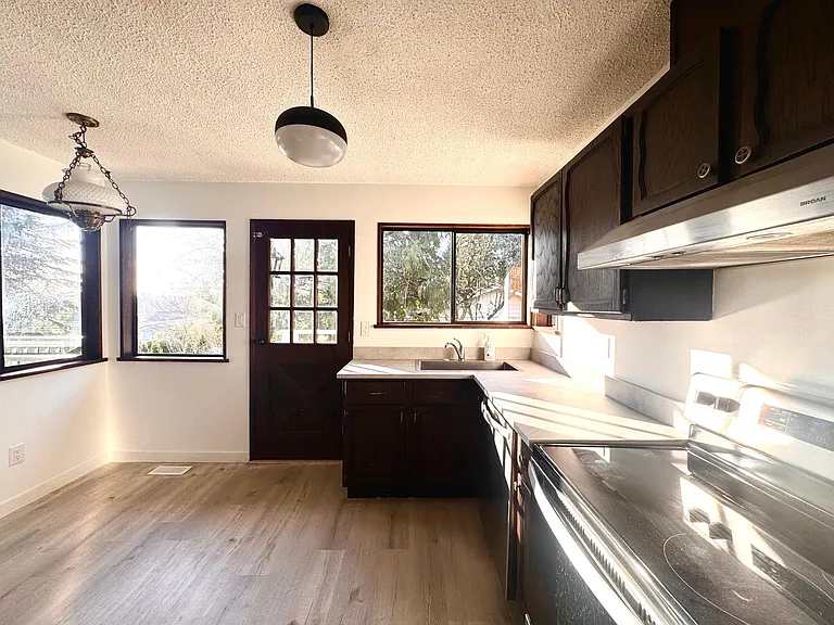 2133 Sperling Ave #TOP — Photo 8