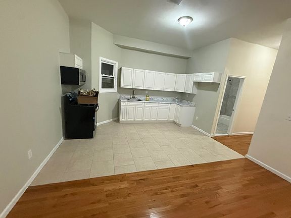 2nd image of 825-827 S 15th St #1R