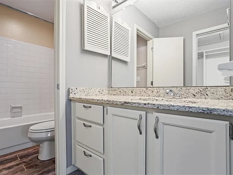 1009 Knights Bridge Ct — Photo 17